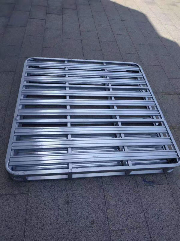 金屬托盤